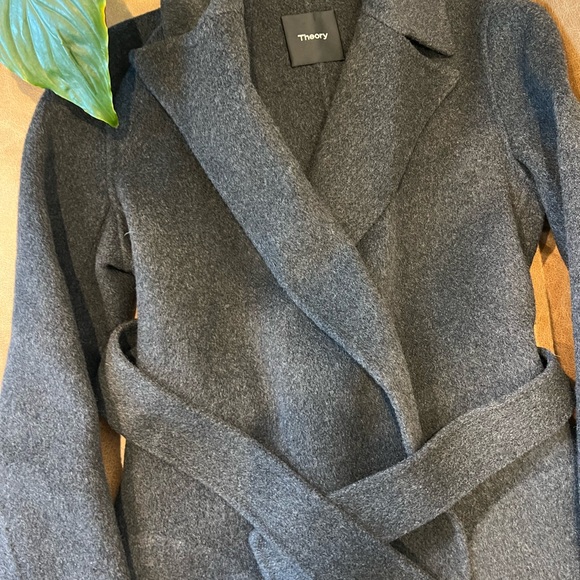 Beautiful!! 100% Cashmere Theory Charcoal Heather Grey Coat Petite - Picture 2 of 3